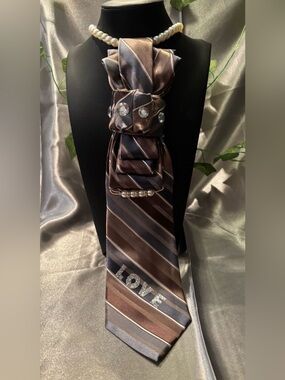 Woman Striped Brown Tie with Rhinestone 'LOVE' Detail